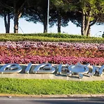 Coastal With Shared Pool Daire Bibione