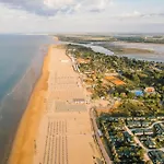 Coastal With Shared Pool Daire Bibione
