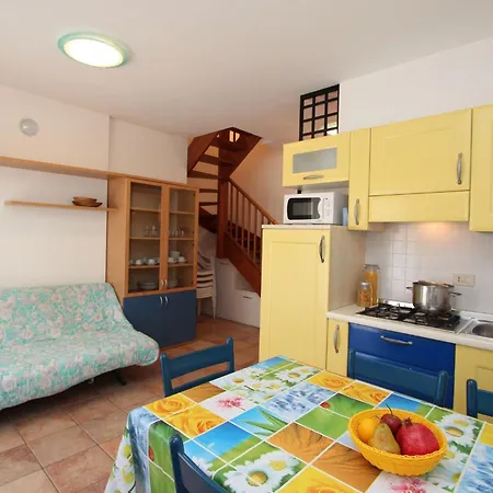 Coastal With Shared Pool Apartment *