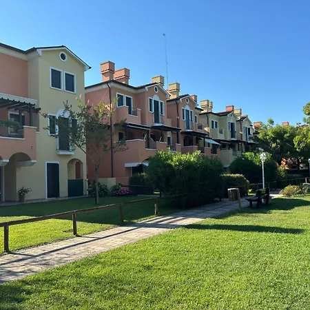Coastal With Shared Pool Apartment Bibione
