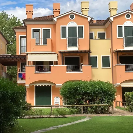 Coastal With Shared Pool Apartment Bibione