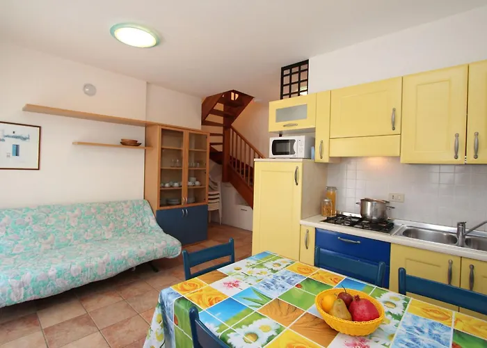 Coastal With Shared Pool Apartment *