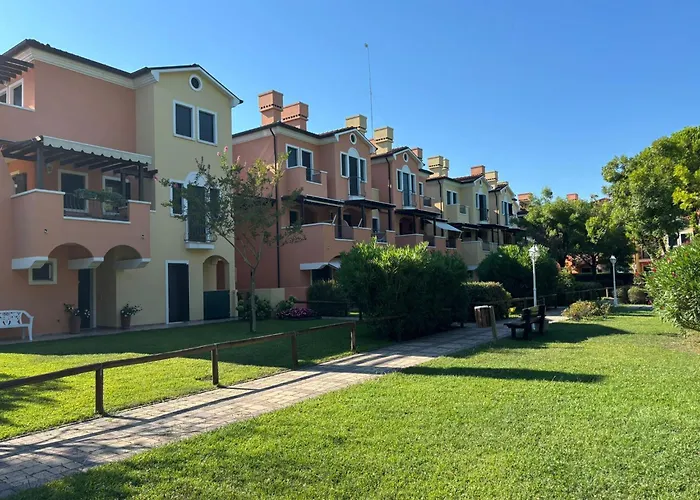 Coastal With Shared Pool Apartment Bibione