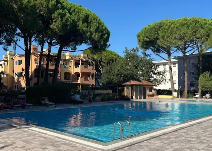 Coastal With Shared Pool *